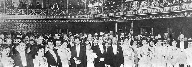 Se inaugura el teatro Juárez (Guanajuato)