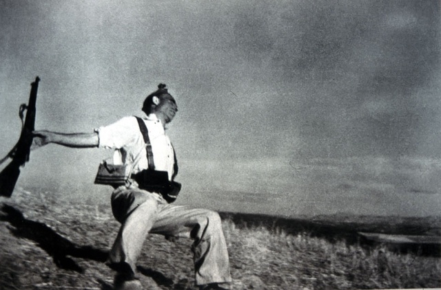 "l'homme et la guerre" Capa