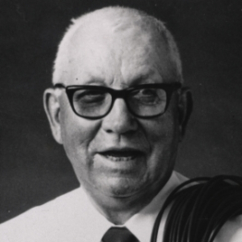 Nace Ray J. Plunkett, químico de La Du Pont