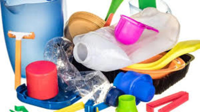 Se inicia la fabricación de plásticos en México