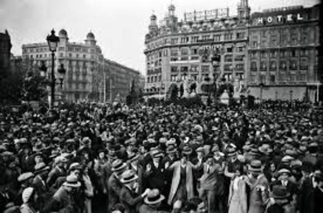 Primera huelga general en España por la disolución de las asociaciones obreras