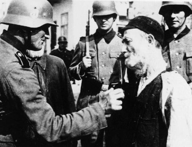 Vladek Arrives in Birkenau