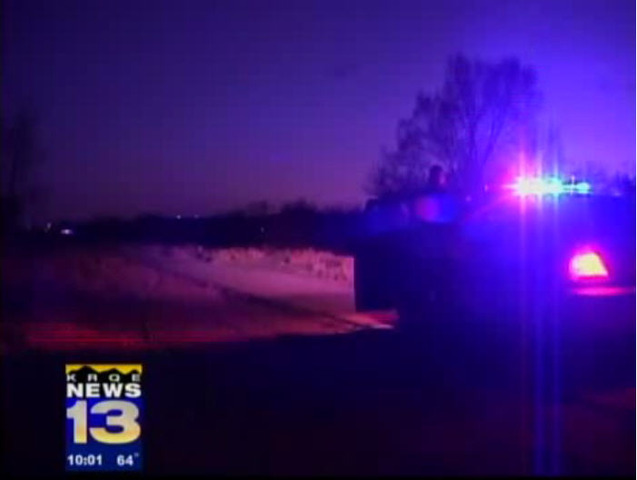 Accused thieves try to run down officer