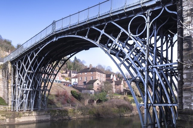 CONSTRUCCIÓN EN HIERRO