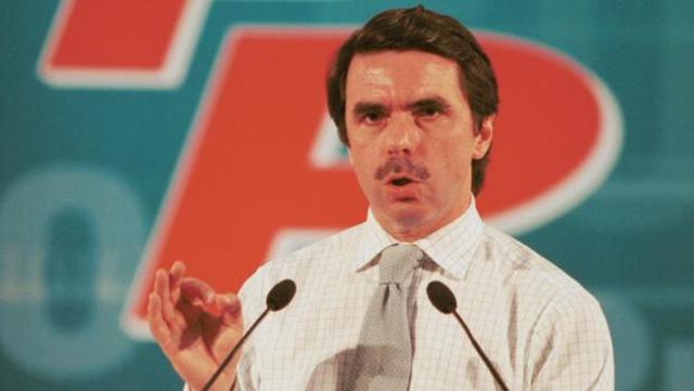 Aznar aconsegueix la majoria absoluta