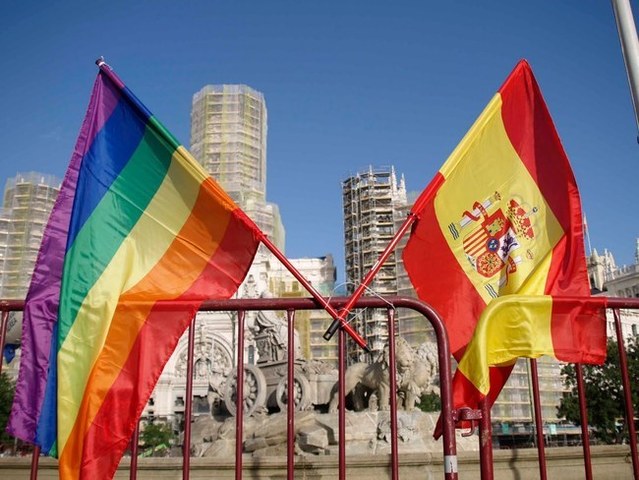 Espanya aprova el matrimoni homosexual