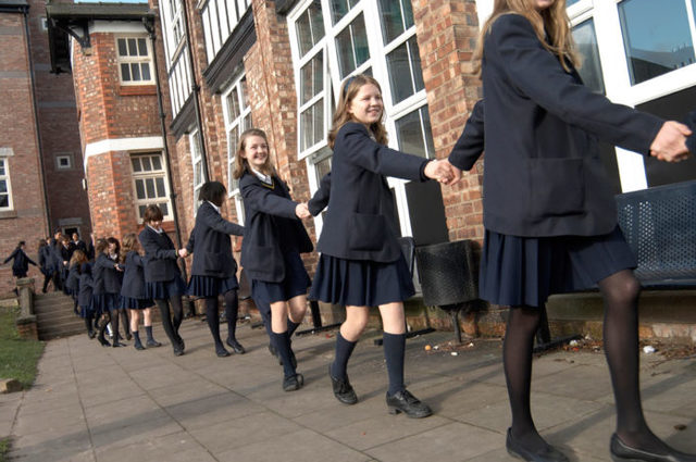 Se establece la secundaria para niñas