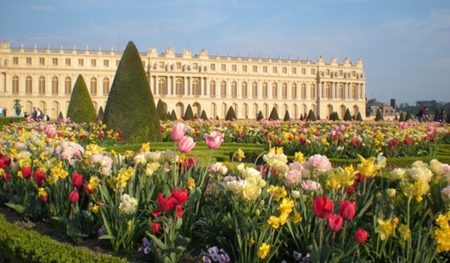 Revuelta revolucionaria en el palacio de Versalles