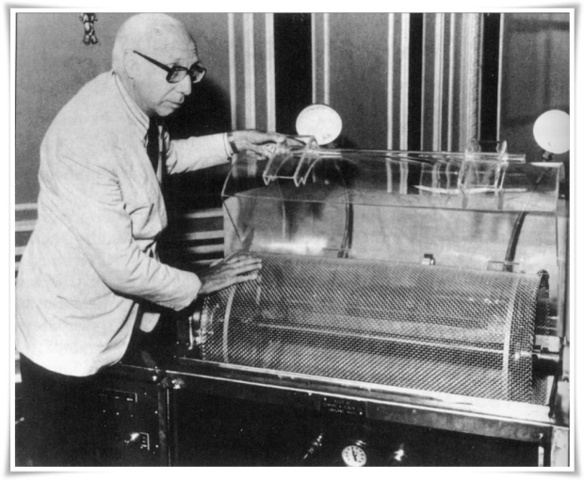 Primera maquina de diálisis inventada por Willem Johan Kolff