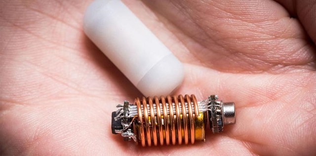 Se aprueba la primera píldora electrónica, un pequeño sensor de un milímetro cuadrado desarrollado por Proteus Digital Health que, una vez entra en contacto con los ácidos de nuestro estómago, se pone en funcionamiento.