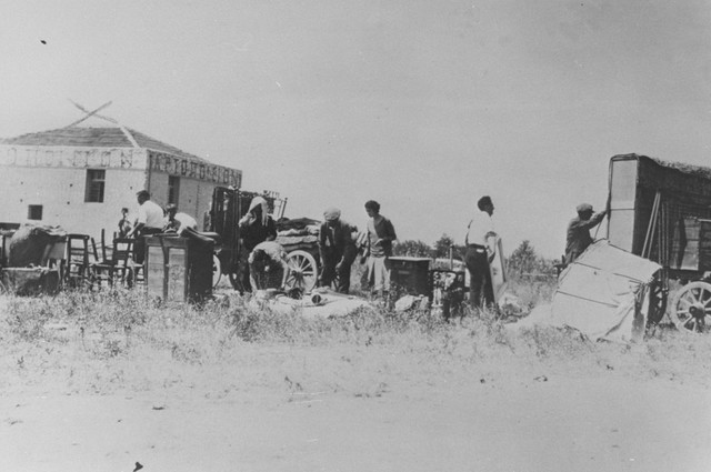 Jews evacuate Camp Campbell
