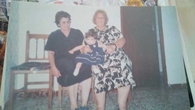 Abuela Ana y Pepe vinieron a vivir a casa.