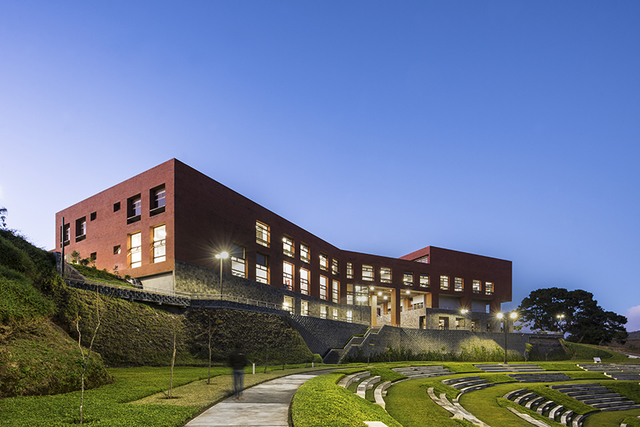 Comienzo a estudiar en la Universidad
