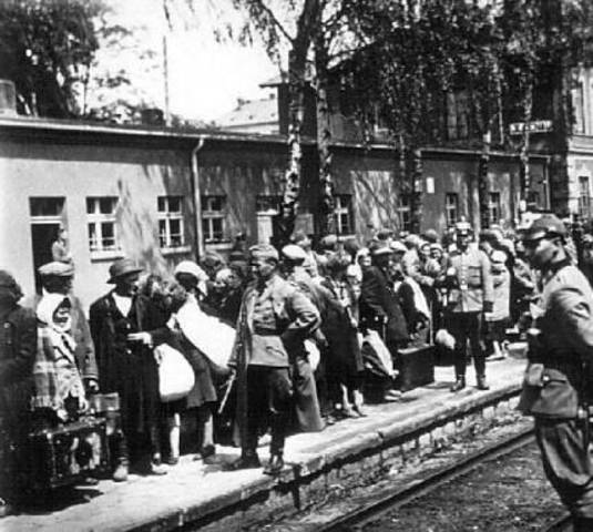 All Jews in Zawiercie are sent to Auschwitz