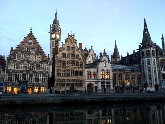 1500 Nace en Gante y educado en Flandes