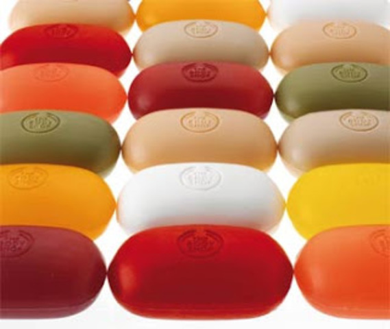 Proliferan industrias de jabon, papel, resinas artificiales.