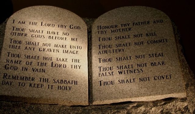 Moisés y los 10 mandamientos. Monte Sinaí.