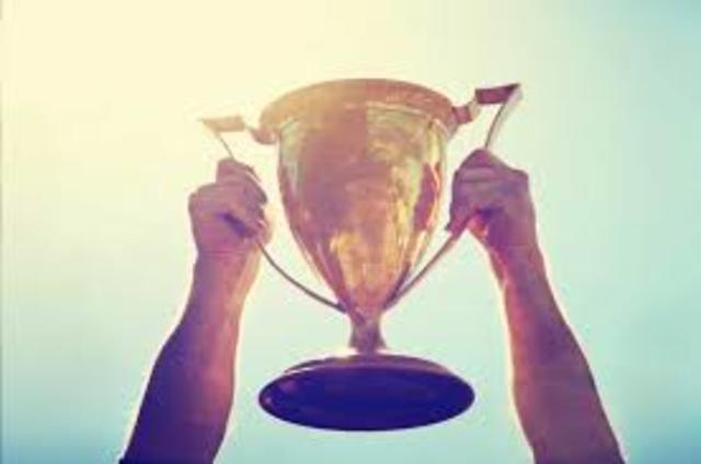 La novela se pasa por todas partes y Iker gana un premio