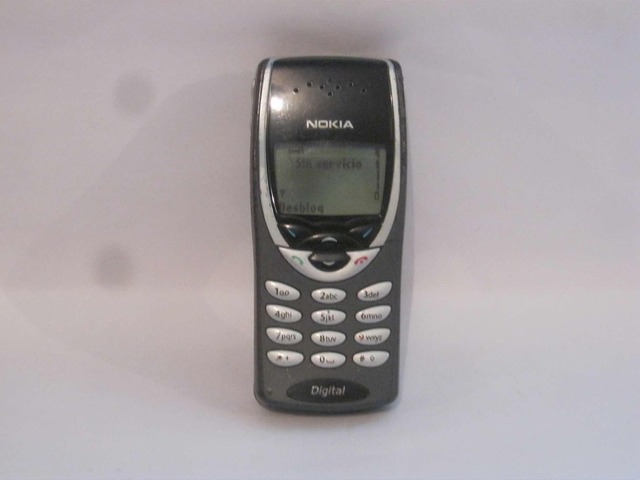 Nokia 8260