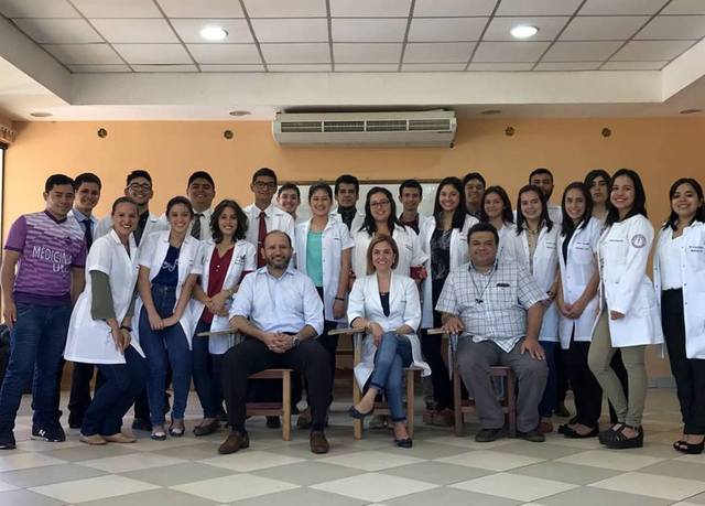 Auxiliar de la enseñanza Hospital de Clinicas FCM UNA