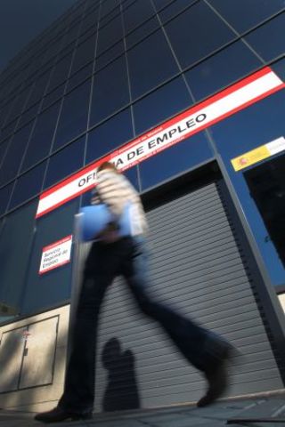 Los parados perderán el derecho al subsidio si rechazan una sola oferta de empleo o un cursillo