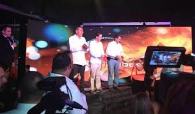 se inaugura el canal TV azteca