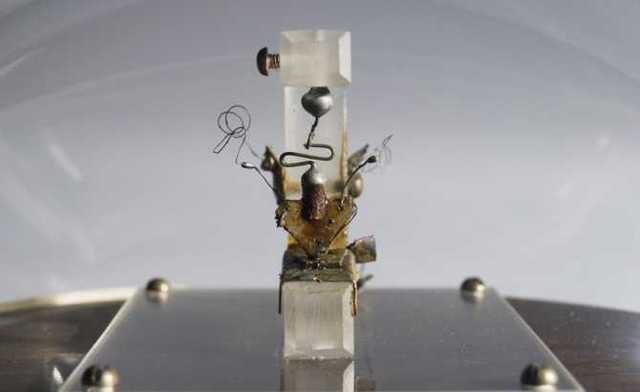 Primer Transistor