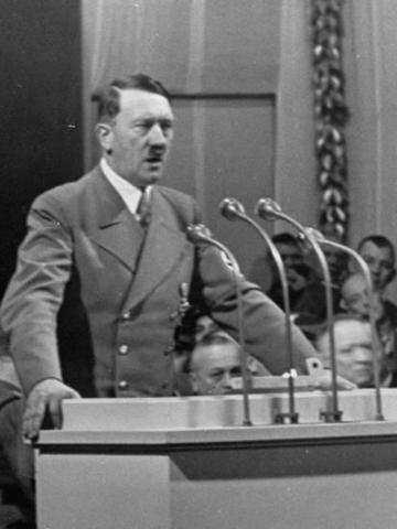 Hitler delivers his campaign speech
