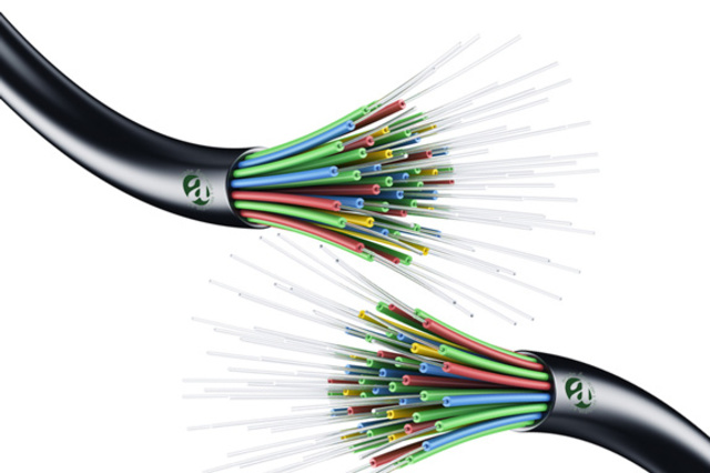 Se crea la fibra óptica