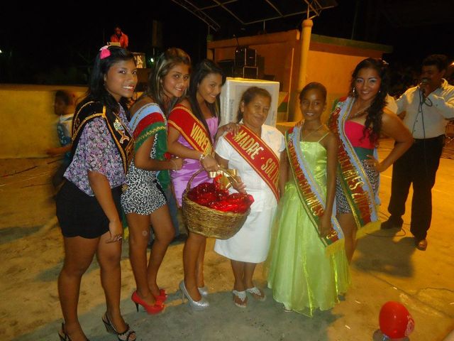 Fui reina centenaria de Cojimies. Tuve experiencias increibles en donde se participe en distintas actividades colaborativas para el bienestar de mi Parroquia.