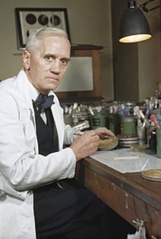 Alexander Fleming crea la penicilina