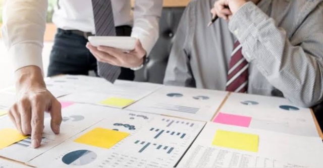 Roberto Macías Pineda presenta trabajo sobrde Auditoría Administrativa