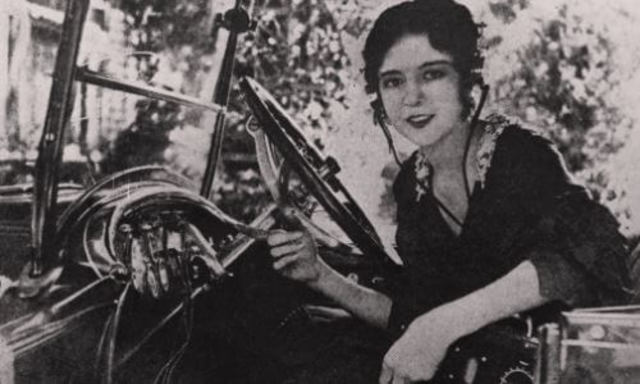 LAS PRIMERAS RADIO PARA AUTOMOVIL