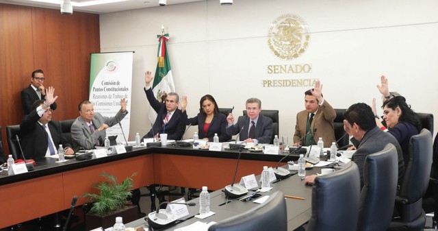 Reunión de la Comisión de Puntos constitucionales del Senado de la República