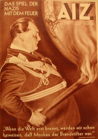 John Heartfield - Adolf, der Ubermensch: Schluckt Gold und redet Blech