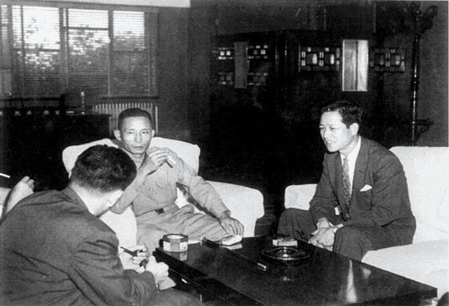 Meeting at the Chungmu-jang Restaurant