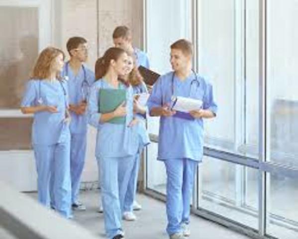 Surge la figura de Auxiliar de enfermería sin formación