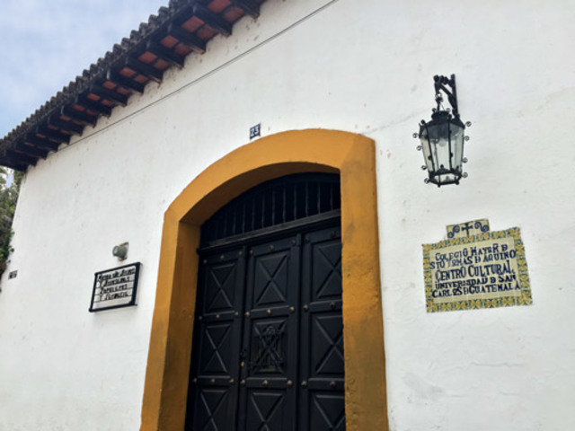 Se establece el Colegio Mayor de Santo Tomás