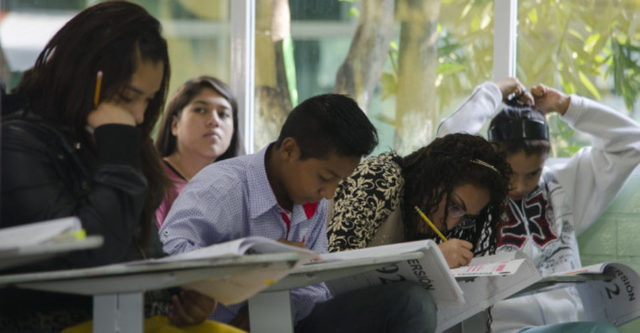 Más escuelas para México