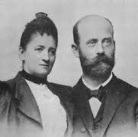 Walther y su esposa Angelina Fannie Hesse descubrieron el aggae como medio de cultivo para diferentes microorganismos y otros metodos