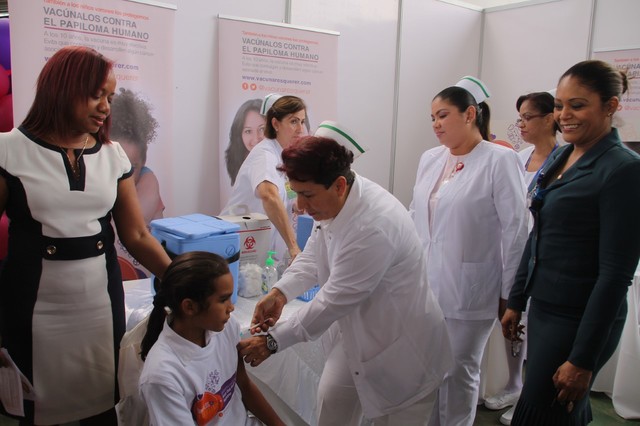 2008 se decide aplicar la vacuna contra VPH a niñas en México.