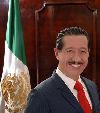 :Elecciones estatales en Nayarit, resultando elegido como gobernador de dicha entidad para el período 2005-2011 Ney González Sánchez.