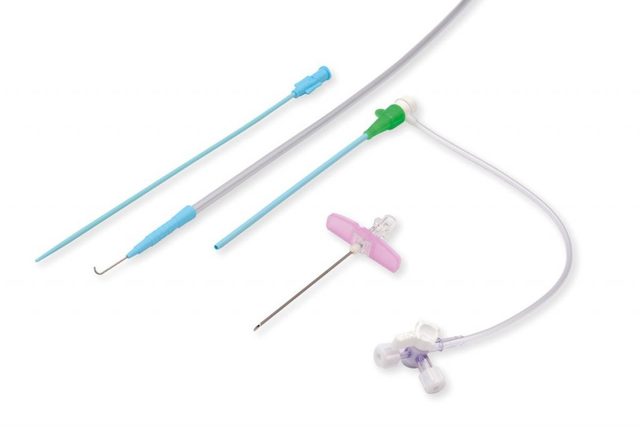 Se inicia el uso de introductores arteriales