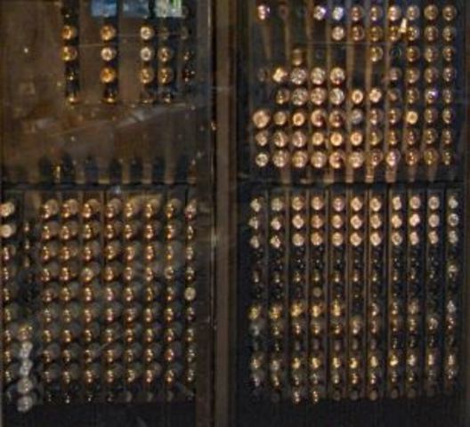 Creación ENIAC (Electronic Numerical Integrator And Calculator)