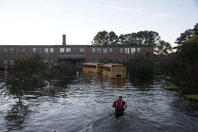 Hurricane Matthew hits the Carolinas