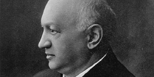 First Film to feature a Flashback