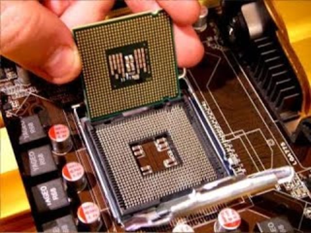 Cuarta generación (1971 a 1983). Tecnología empleada: Microprocesador o chip.