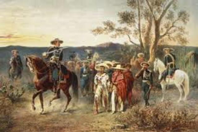 un sector de criollos novohispanos había promovido la idea de la autonomía del gobierno imperial. Sin embargo, otros grupos apoyaron al gobierno y combatieron a los disidentes en espera de la restitución del monarca español.