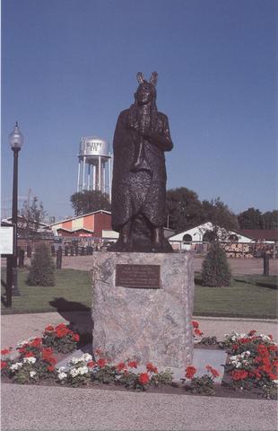Chief Sleepy Eye statue is unveiled