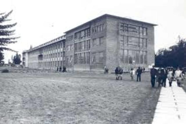 Se centraliza la educación en la Burguesia por recortes de subsidio